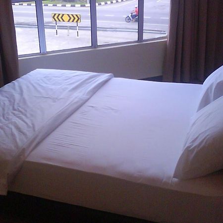Oyo 90021 Star View Hotel Kampong Batu Tiga Ngoại thất bức ảnh