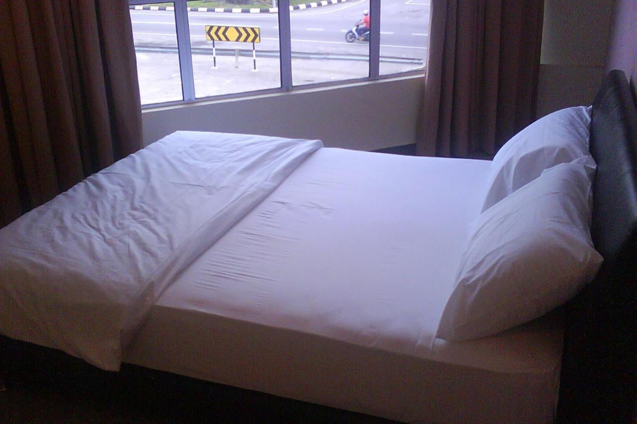 Oyo 90021 Star View Hotel Kampong Batu Tiga Ngoại thất bức ảnh
