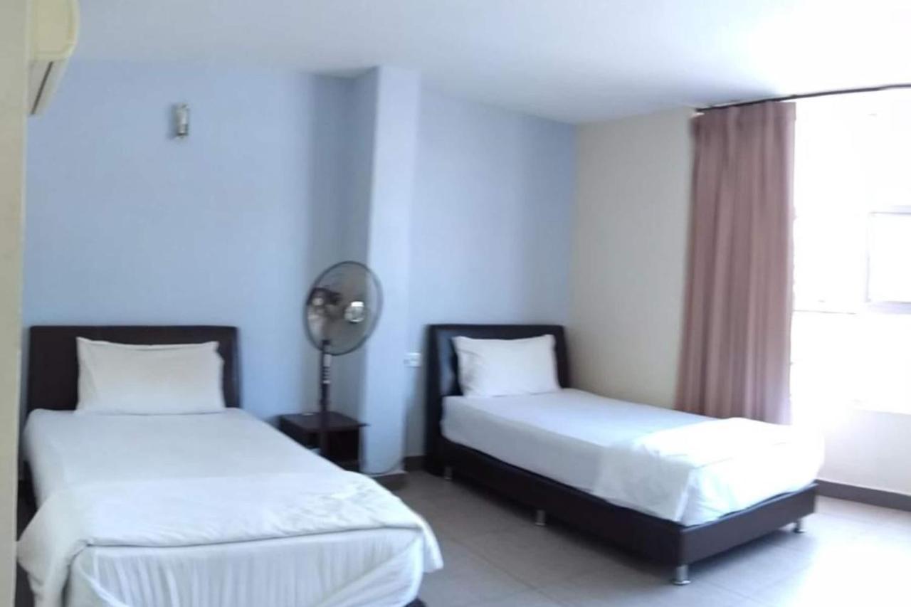 Oyo 90021 Star View Hotel Kampong Batu Tiga Ngoại thất bức ảnh