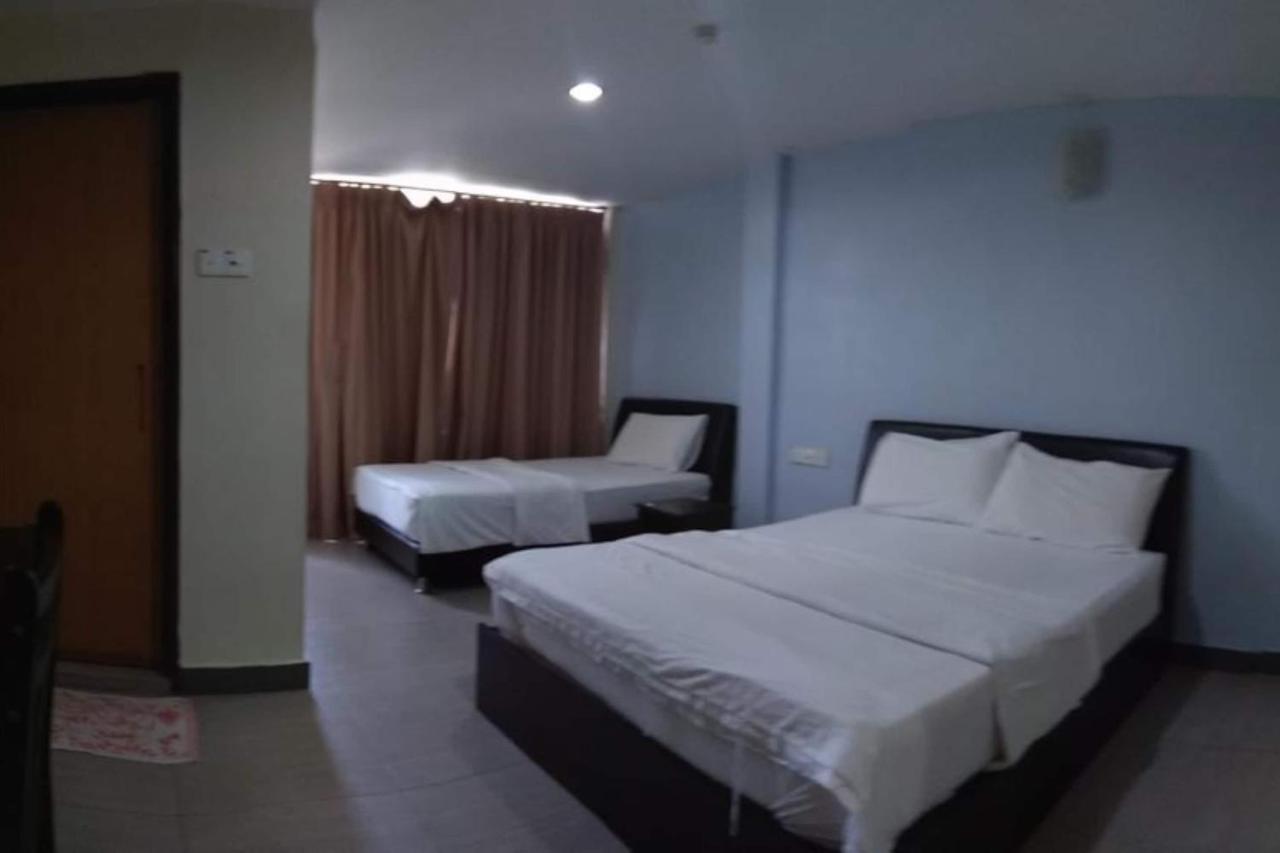 Oyo 90021 Star View Hotel Kampong Batu Tiga Ngoại thất bức ảnh
