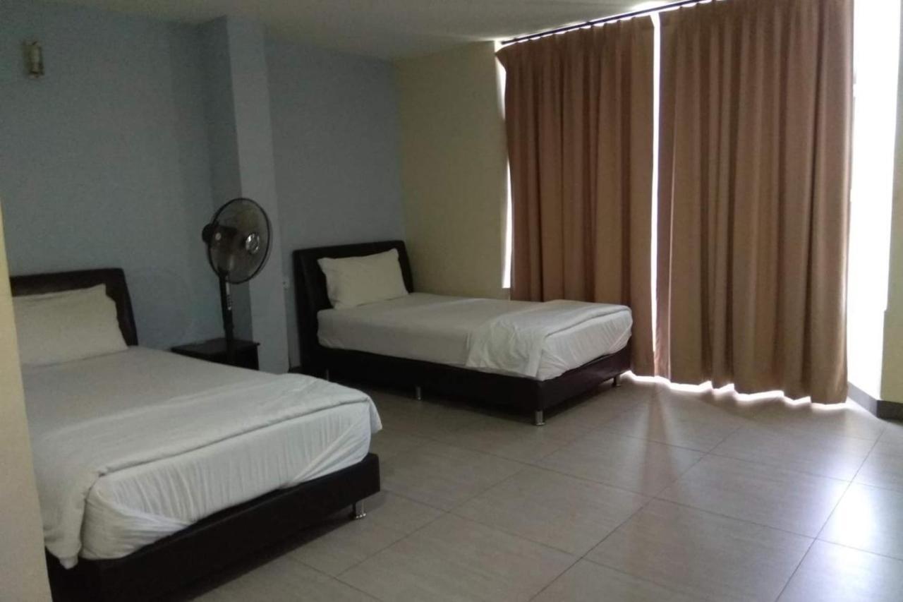 Oyo 90021 Star View Hotel Kampong Batu Tiga Ngoại thất bức ảnh