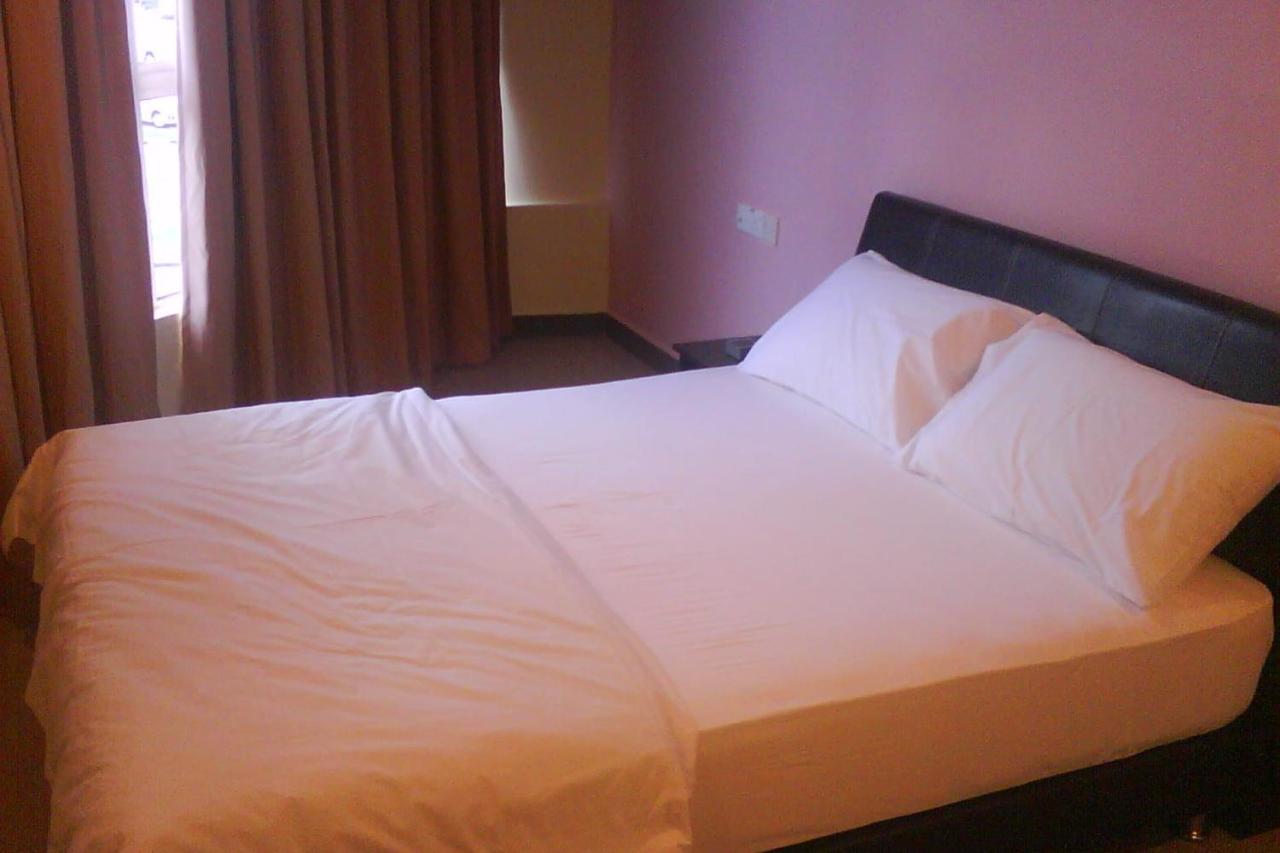 Oyo 90021 Star View Hotel Kampong Batu Tiga Ngoại thất bức ảnh